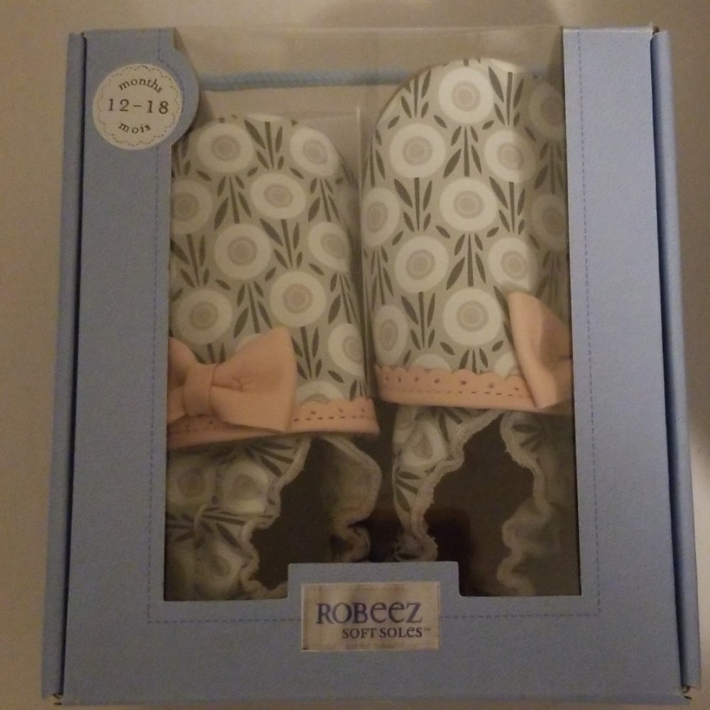 NWOT Robeez soft soles girls 12-18 month